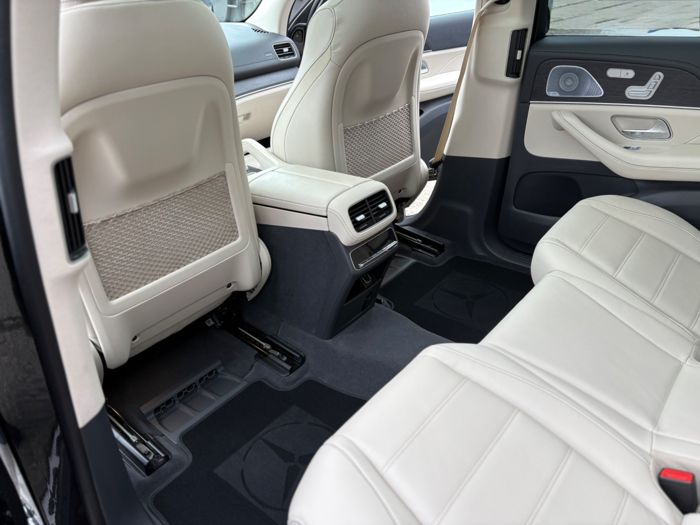 Světlý interiér zadních sedadel Mercedes-Benz GLS