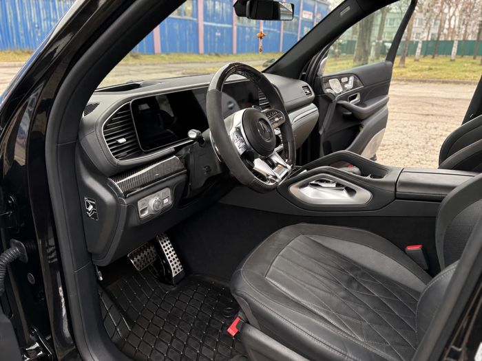 Kokpit a přední sedadla Mercedes-AMG GLS 63