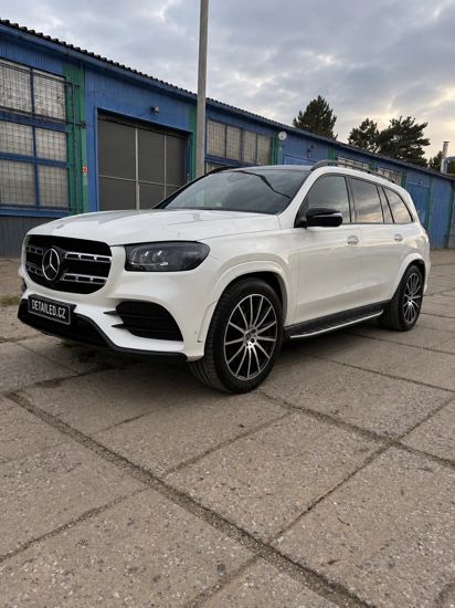 Bílý Mercedes-Benz GLS po programu CERAMIC+