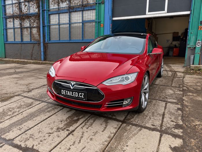 Tesla Model S — ukázka péče o vůz