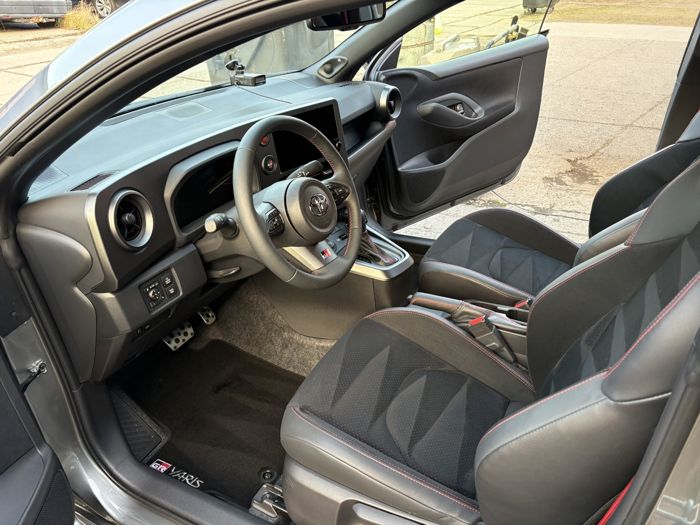 Toyota GR Yaris — Sportovní interiér
